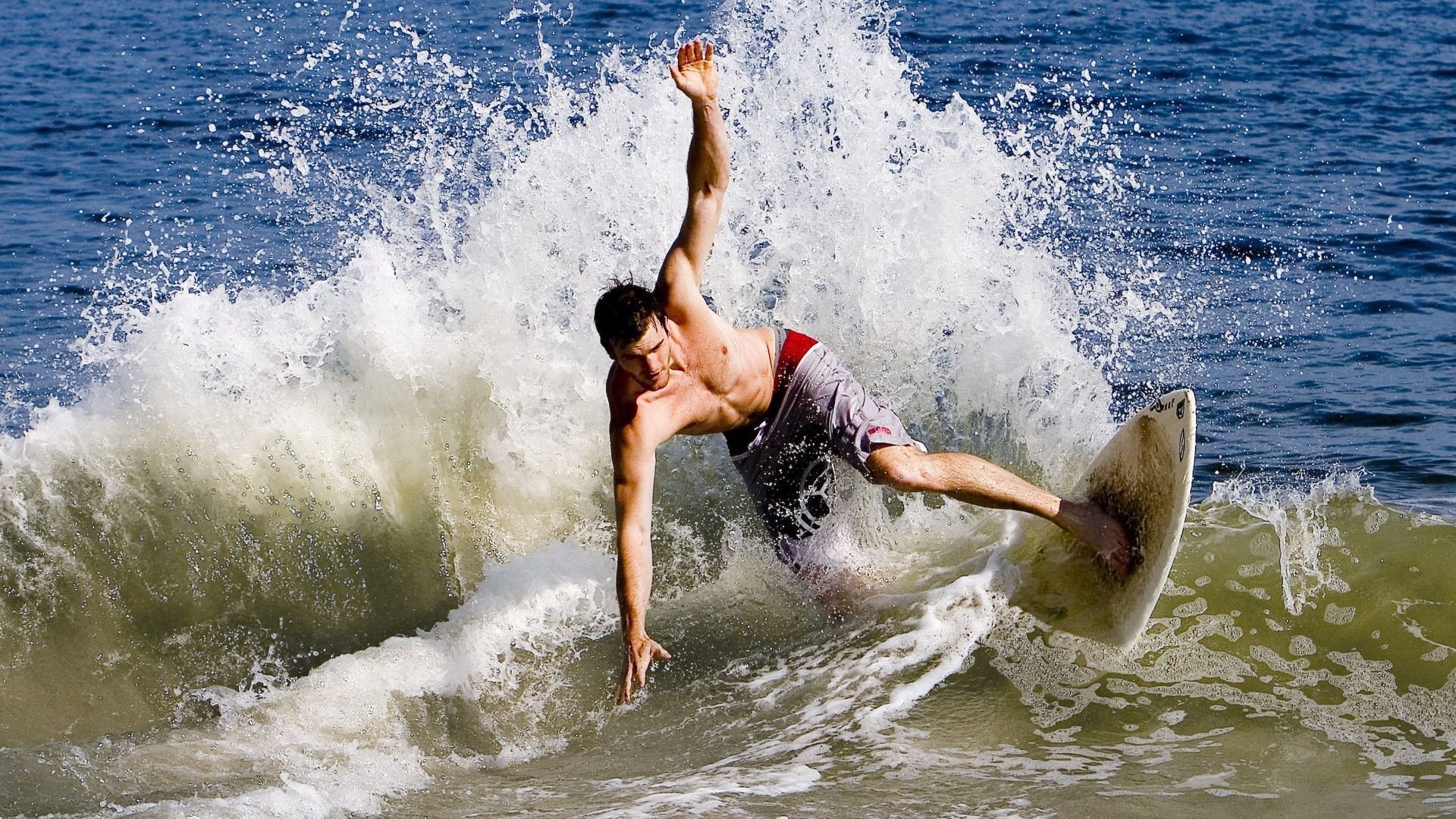 中长距离泳姿节奏稳定，耐力见长，适合长距离的泳姿