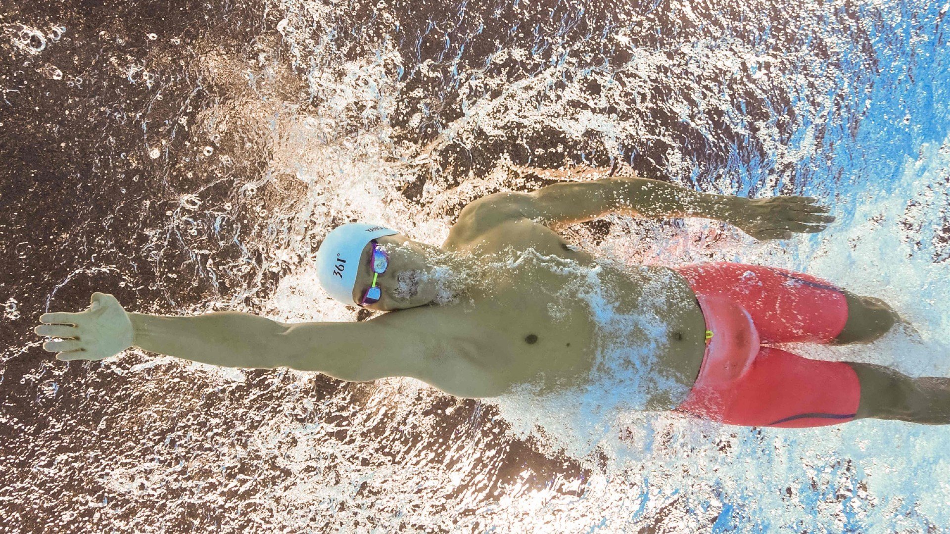 贝尔哈德·福特：全黑队的战术大脑之一，精准把控比赛节奏，贝尔福特vs丹亨德森